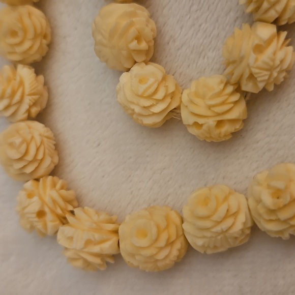 Antique Cream Carved Rose Celluloid Beaded Bridal Necklace - Picture 4 of 7